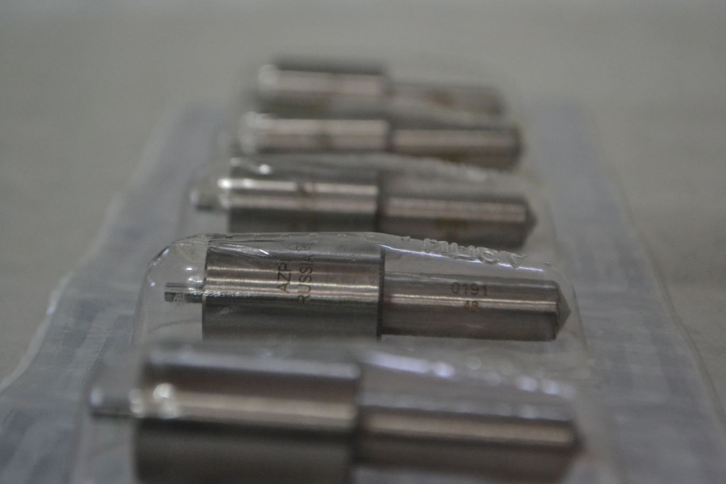 Картинка 0191.1112110 распылитель газ-544 газ-542 2х0,42 с доставкой по всей россии. ктс-дизель